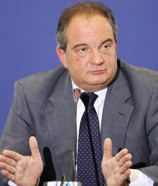 Έτοιμη η υπερασπιστική γραμμή του Καραμανλή για τα Μνημόνια