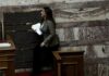 Απίστευτο σκηνικό στην Ολομέλεια της Βουλής με την Κωνσταντοπούλου
