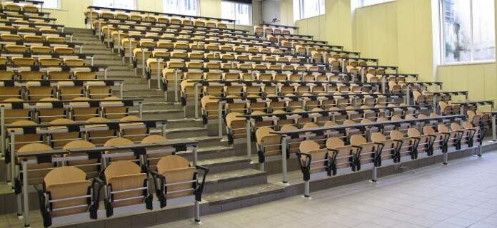 ΠΑΝΕΛΛΗΝΙΕΣ 2015: Πόσοι θα είναι οι εισακτέοι φέτος σε ΑΕΙ και ΤΕΙ