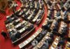Μπάχαλο στη Βουλή: Παραλίγο να πιαστούν στα χέρια βουλευτές ΠΑΣΟΚ και ΣΥΡΙΖΑ