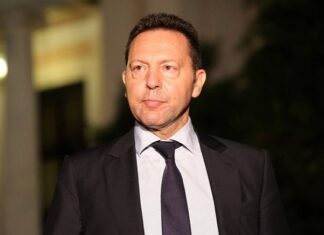 Δύσκολες ώρες για τον Γιάννη Στουρνάρα