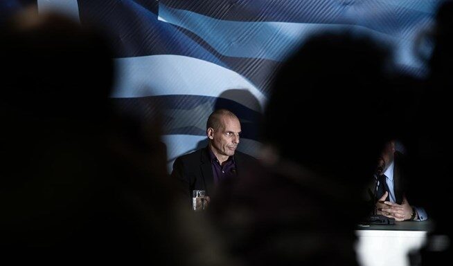 Σε “καραντίνα” ο Βαρουφάκης μέχρι τον Ιούνιο