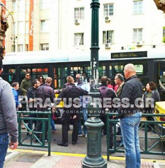 Πανικός στο Πασαλιμάνι: Οι πρώτες φωτογραφίες από το σημείο