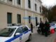 ΒΙΝΤΕΟ: Απίστευτη βιαιοπραγία από Ρομά στα δικαστήρια – Τραυματίες Αστυνομικοί
