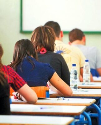 ΠΑΝΕΛΛΗΝΙΕΣ 2015: Σε τέσσερα μαθήματα εξετάζονται σήμερα οι υποψήφιοι