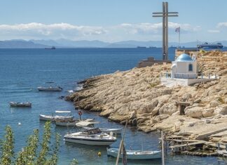 Γυμνιστές στην Πειραϊκή! (φωτο)