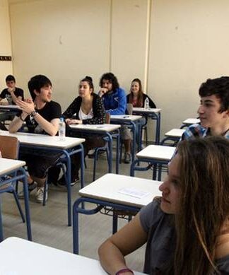 Πανελλήνιες 2015: Πήγε τουαλέτα και όταν επέστρεψε το γραπτό του είχε… μηδενιστεί!