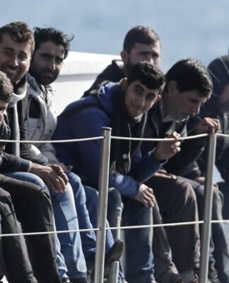 Τι ανταλλάγματα ζητά η ΕΕ για να πάρει 16.000 πρόσφυγες από την Ελλάδα