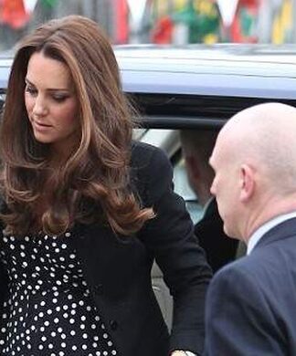 Από στιγμή σε στιγμή γεννάει η Kate Middleton!