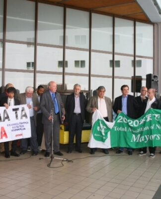 Έδεσε στο λιμάνι το Πειραιά το “Πλοίο της Ειρήνης” (φωτο)