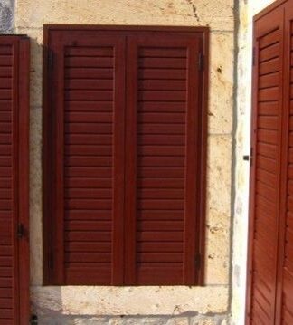 Έτσι θα καθαρίσετε τα παντζούρια σας εύκολα μέσα σε πέντε λεπτά!