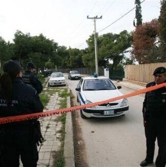 Άγριο έγκλημα στο Λιόσια – “Έλουσαν” άνδρα με δυνατό οξύ και του έβαλαν φωτιά