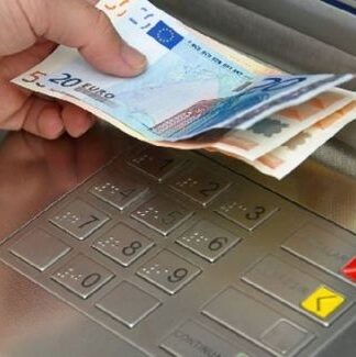 Δείτε από τι ώρα θα λειτουργήσουν σήμερα τα ΑΤΜ