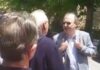 Στρατούλης σε ηλικιωμένο: “Θες ευρώ και να μην έχεις λεφτά στην τσέπη;”