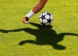 Ποδόσφαιρο και κολύμβηση στο 1ο Piraeus Sports Camp