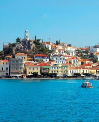 ΠΟΡΟΣ: Δείτε ποιος διάσημος ποδοσφαιριστής δηλώνει “ερωτευμένος” με το νησί (Φωτο)