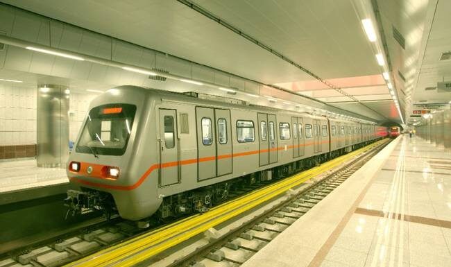 ΕΚΤΑΚΤΟ: Πανικός στο Μοναστηράκι – Άνδρας έπεσε στις γραμμές του Μετρό