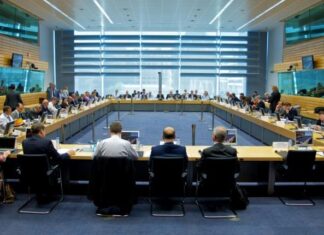 Το Eurogroup αποφασίζει για τη… χρεοκοπημένη Ελλάδα