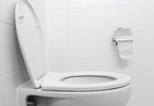 ΠΡΟΣΟΧΗ: Το κάνετε πολλές φορές καθημερινά στην… τουαλέτα και είναι σοβαρό λάθος!
