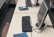 Σε υποχρεωτική αργία χιλιάδες εργαζόμενοι