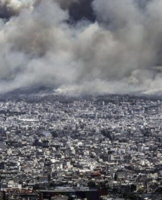 ΕΙΚΟΝΕΣ – ΣΟΚ: Όταν η Ακρόπολη πνίγηκε στους καπνούς!