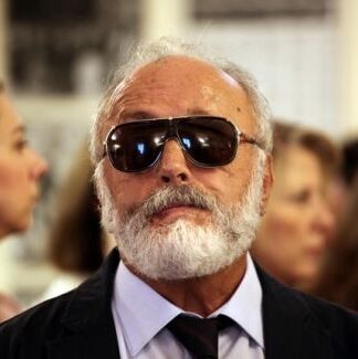 Χαμός στα social media με τη φωτογραφία του Κουρουμπλή να… “βλέπει”! (φωτο)