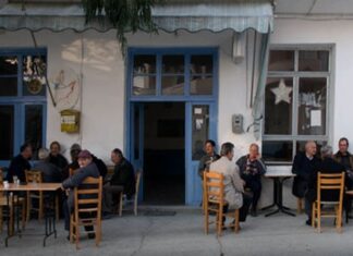 Ο απίστευτος τιμοκατάλογος καφενείου που έχει σαρώσει!