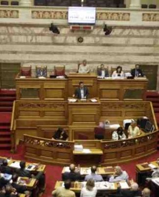 “Πέρασε” το Μνημόνιο με 47 απώλειες από το Σύριζα