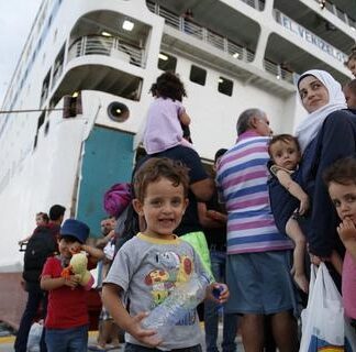 Στο λιμάνι του Πειραιά το “Ελευθέριος Βενιζέλος” με 2.477 μετανάστες