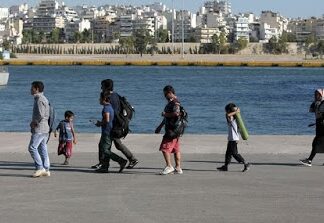 Ακόμα 2.000 πρόσφυγες και μετανάστες απο τη Μυτιλήνη στον Πειραιά