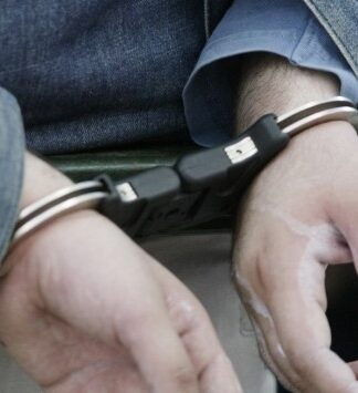 ΣΟΚ: Κρατούσε φυλακισμένο τον 8χρονο γιο του επί 3 χρόνια – Βρήκαν το παιδί μέσα σε ακαθαρσίες!