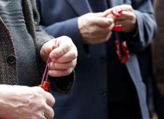 Ποιοι αποφεύγουν το “τσεκούρι” στις συντάξεις τους μέσα στο 2015