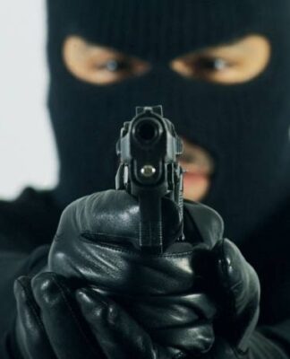 ΤΩΡΑ: Ένοπλη ληστεία σε λογιστικό γραφείο στον Πειραιά