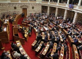 Εκλογή Προέδρου της Βουλής: Η πιο αμήχανη χειραψία της ημέρας!