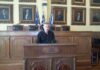 Ο Γιάννης Μώραλης μοίρασε πιστοποιητικά στους εργαζομένους του Δήμου για τα προγράμματα εξ’αποστάσεως του Πανεπιστημίου Πειραιά