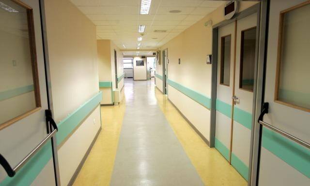 Συναγερμός! Ολλανδός τουρίστας νοσηλεύεται με συμπτώματα λοιμώδους μεταδοτικής ασθένειας