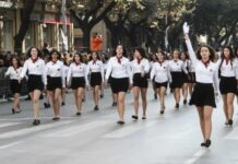 «Έριξε» το ίντερνετ μαθήτρια που… παρέλασε στη Θεσσαλονίκη! (φωτο)