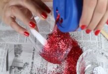 ΑΠΙΣΤΕΥΤΟ: Ρίχνει γκλίτερ σε ένα ποτήρι κρασί – Μόλις δεις γιατί το κάνει θα ενθουσιαστείς!