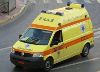 28χρονη έπεσε από το μπαλκόνι πάνω στη… μητέρα της (Φωτο)