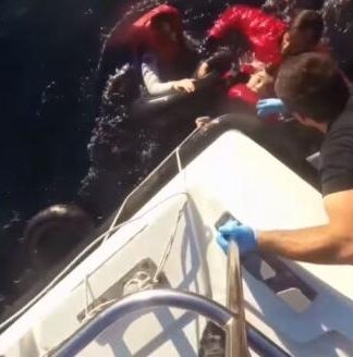 Συγκλονιστικά πλάνα από διάσωση του Λιμενικού στη Λέσβο (Βίντεο)