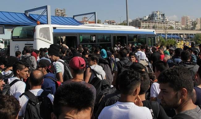 ΛΙΜΑΝΙ ΠΕΙΡΑΙΑ: Περισσότεροι από 3.300 πρόσφυγες έφτασαν σήμερα με τρία δρομολόγια πλοίων