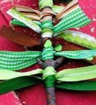 Στολίστε το Δέντρο σας με DIY Στολίδια από Κορδέλες (Φωτό)