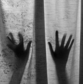 ΦΡΙΚΗ: Παππούς και αδελφός βίαζαν 9χρονο κοριτσάκι!