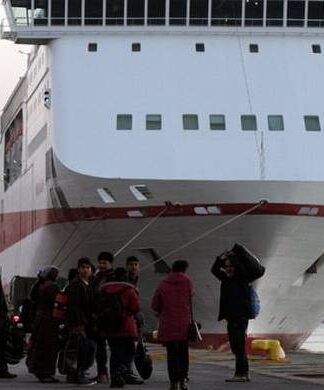 Πειραιάς: Ακόμη 359 πρόσφυγες αποβιβάστηκαν στο λιμάνι
