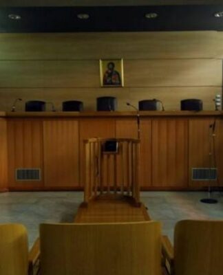 Καταδίκη 4 μηνών σε μάνα που έκλεψε τρόφιμα αξίας 30 ευρώ για να ταΐσει τo παιδί της