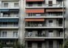 ΔΕΝ ΥΠΑΡΧΕΙ! Δείτε τι έγραψε στην είσοδο πολυκατοικίας και σάρωσε στο Διαδίκτυο!