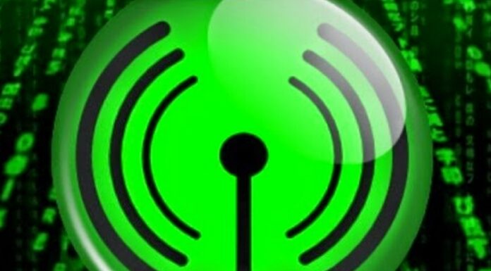 ΔΕΙΤΕ πώς ο γείτονάς σας ξεκλειδώνει το wifi σας σε ένα λεπτό! (videο)