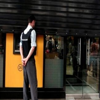 ΒΟΜΒΑ: Ποια τράπεζα κατέβασε ρολά και τι θα συμβεί με τις καταθέσεις σας;
