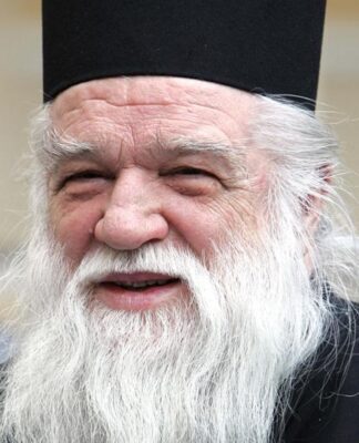 ΔΕΙΤΕ το πανό που κρεμάστηκε με ΕΝΤΟΛΗ του Αμβρόσιου για το σύμφωνο συμβίωσης!