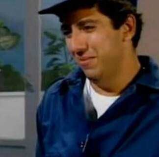 ΚΑΜΙΑ ΣΧΕΣΗ! Ο «Χλαπάτσας» από Της Ελλάδος τα Παιδιά με ΚΙΤΡΙΝΟ μούσι!